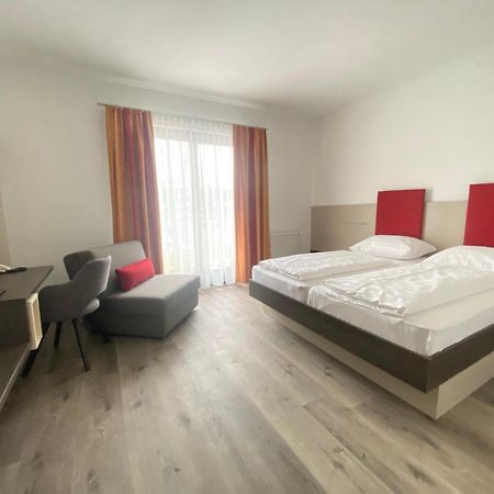 Simon - Hotel & Cafe Tarcsafürdő Kültér fotó