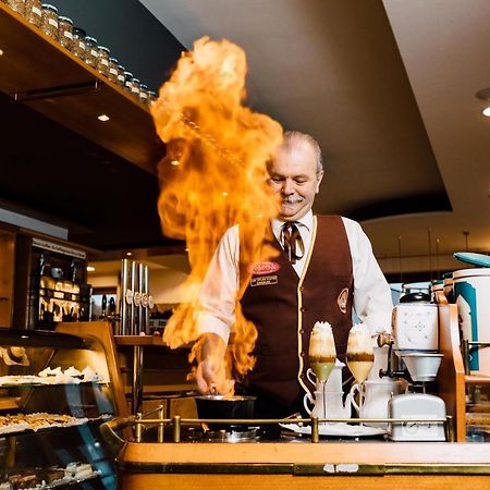 Simon - Hotel & Cafe Tarcsafürdő Kültér fotó