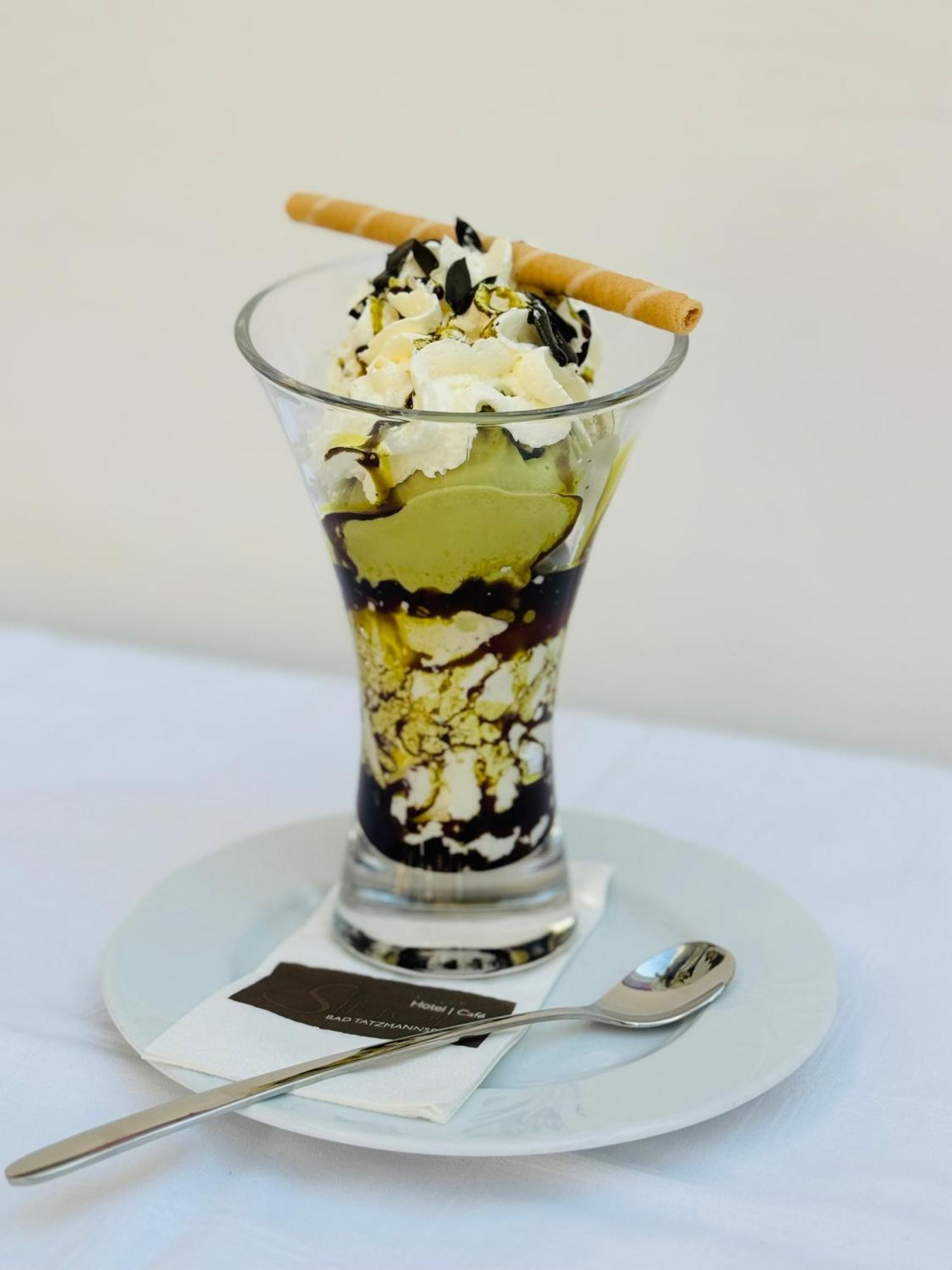 Simon - Hotel & Cafe Tarcsafürdő Kültér fotó