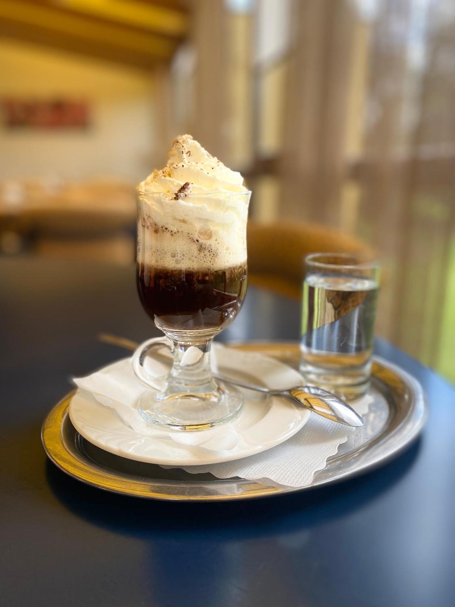 Simon - Hotel & Cafe Tarcsafürdő Kültér fotó