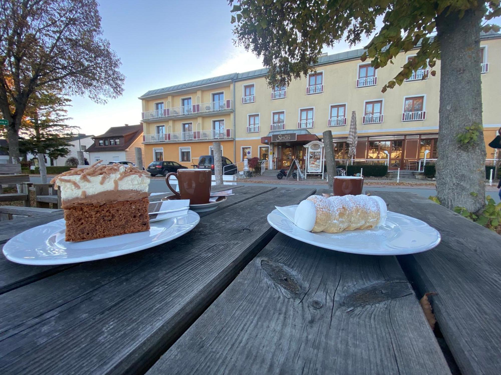 Simon - Hotel & Cafe Tarcsafürdő Kültér fotó