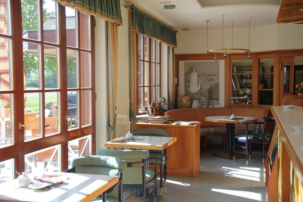 Simon - Hotel & Cafe Tarcsafürdő Kültér fotó