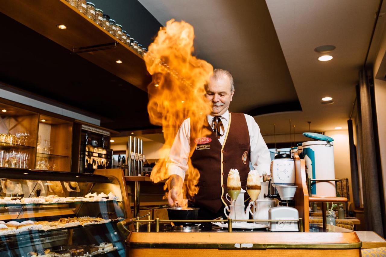 Simon - Hotel & Cafe Tarcsafürdő Kültér fotó